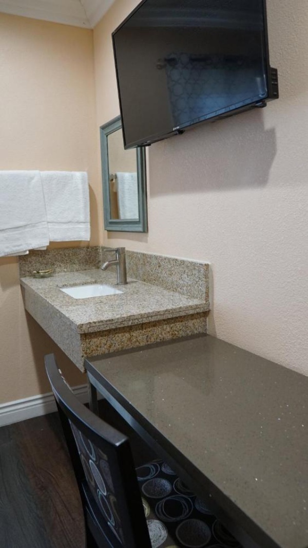 Holly Crest Hotel - Los Angeles, LAX Airport image 22