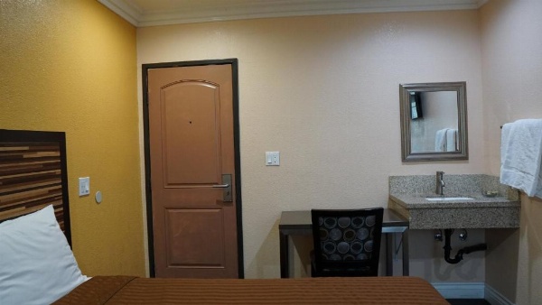 Holly Crest Hotel - Los Angeles, LAX Airport image 9